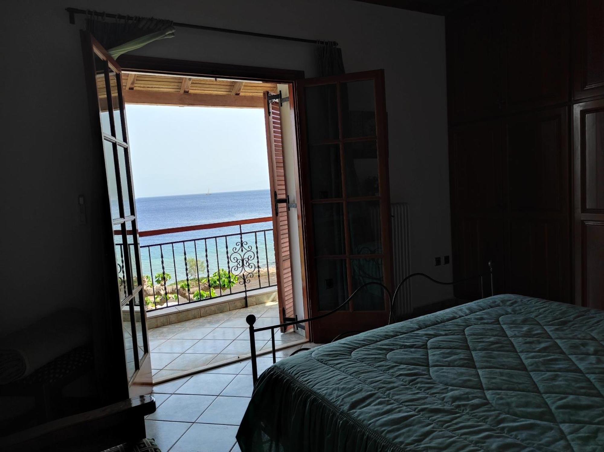 Tas Millstone Seaside House *