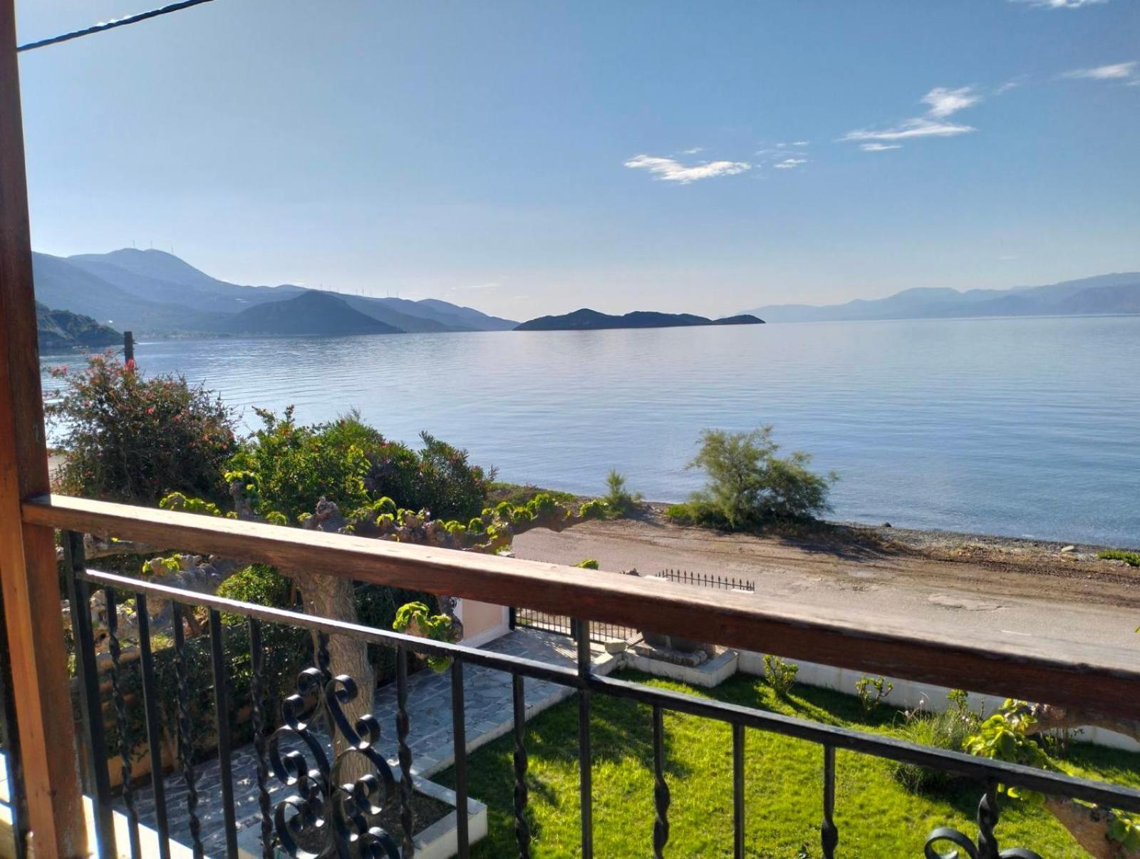 Tas Millstone Seaside House Marathias (Fokida)